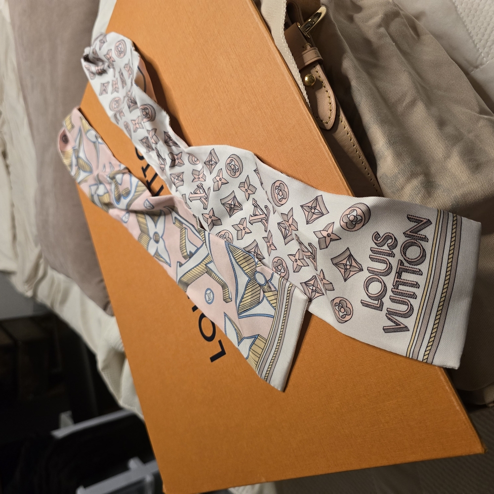 Louis Vuitton Cream and Pink Women's Scarf